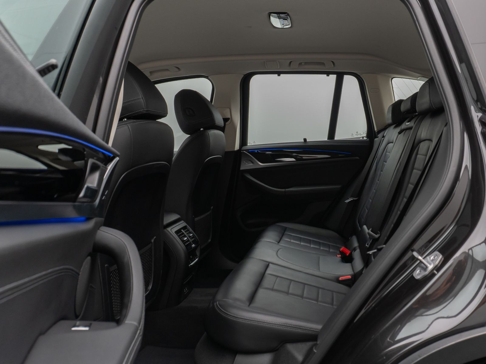 Fahrzeugabbildung BMW X3 xD30d LuxuryLine 360°HUD DAB HiFi AHK Komfort