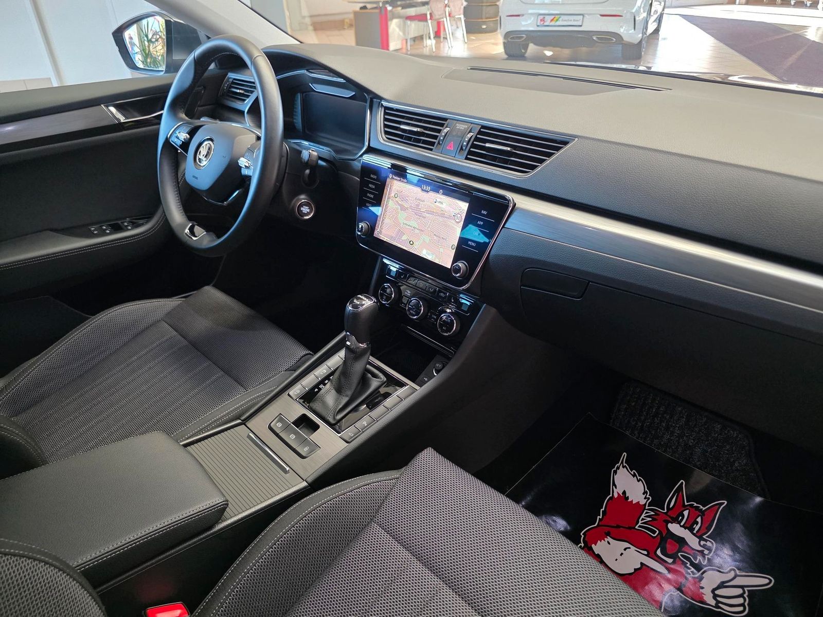 Fahrzeugabbildung SKODA Superb Combi 4x4/200 PS/Navi/LED/Keyless/Ahk
