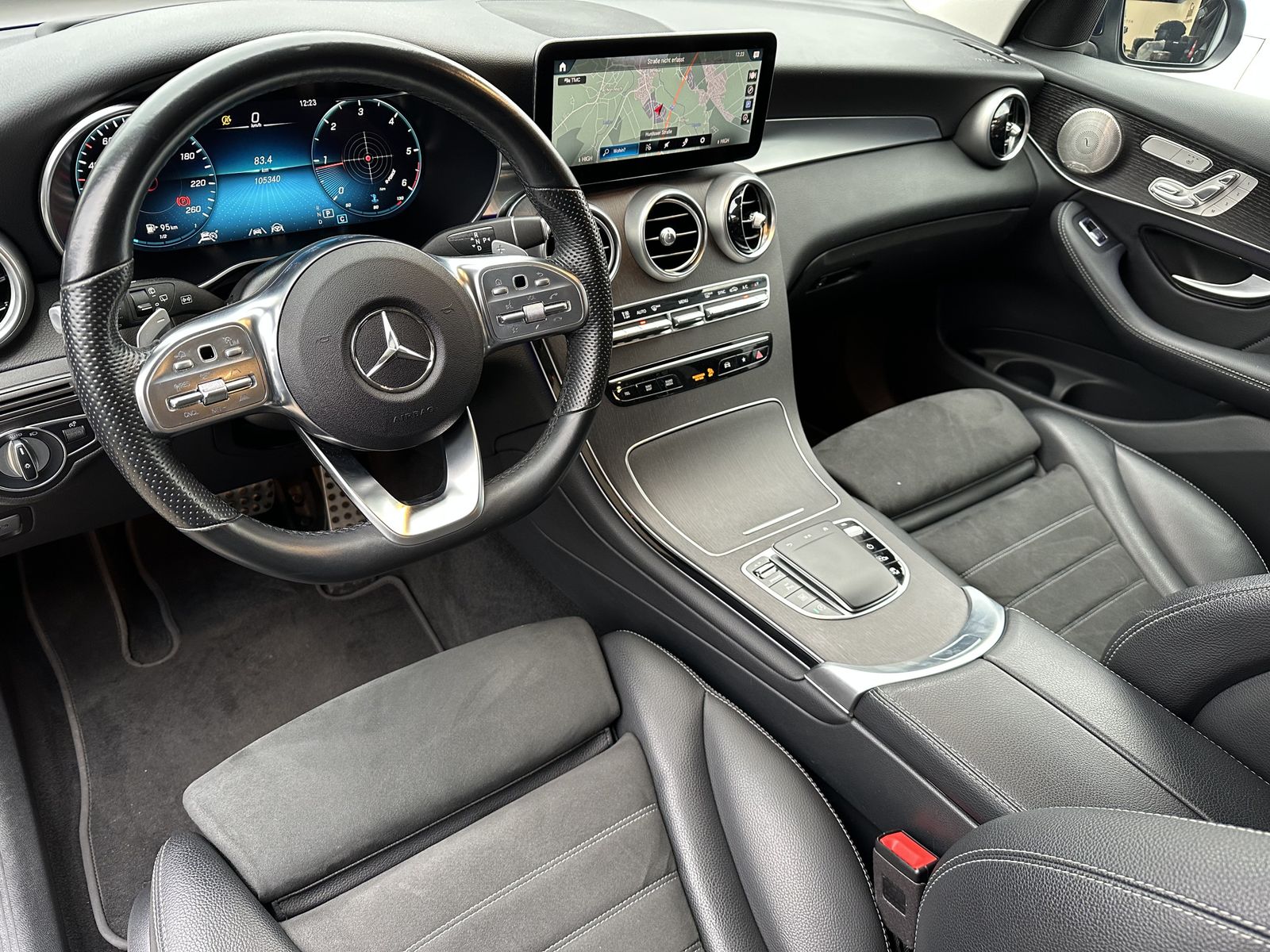 Fahrzeugabbildung Mercedes-Benz GLC 220d 4M AMG-Line NAV+LED+HUD+VCOCK+BURMESTER