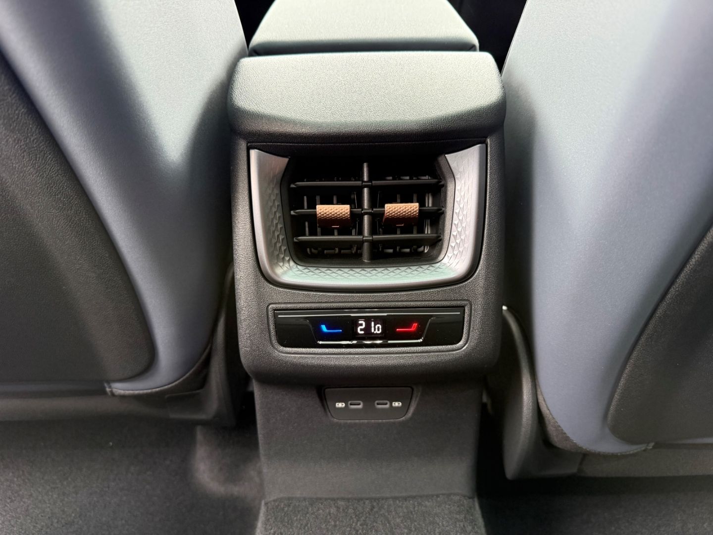 Fahrzeugabbildung CUPRA Terramar 2.0 TSI 4drive VZ HUD AD Pano Navi LED