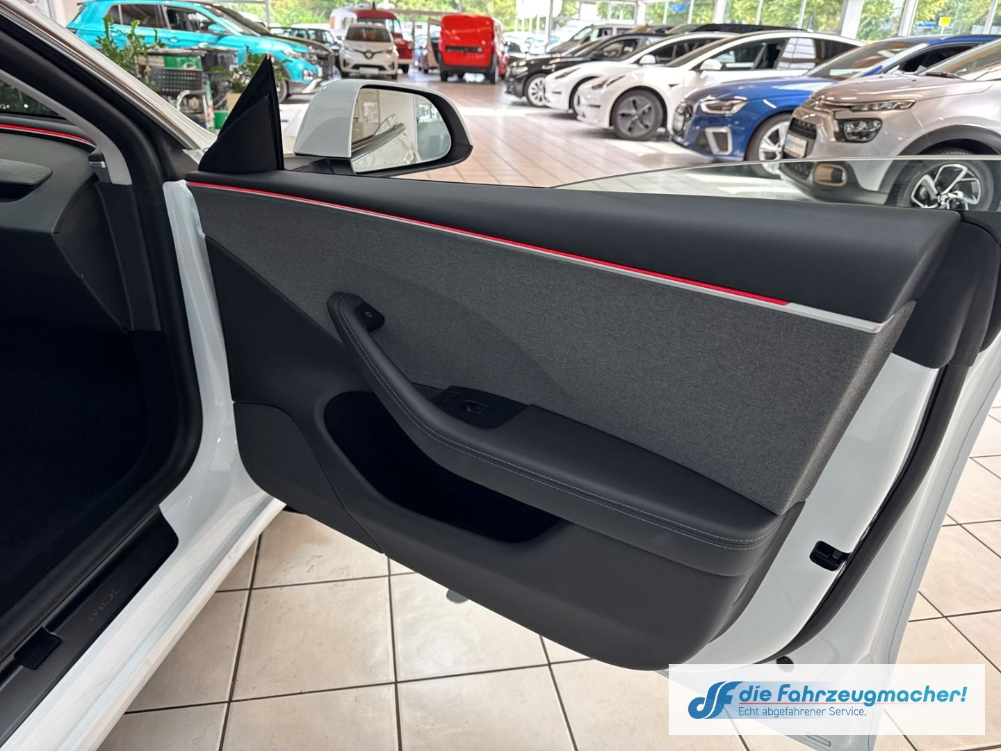 Fahrzeugabbildung Tesla Model 3 Basis RWD Leder Soundsystem ACC El. Heck