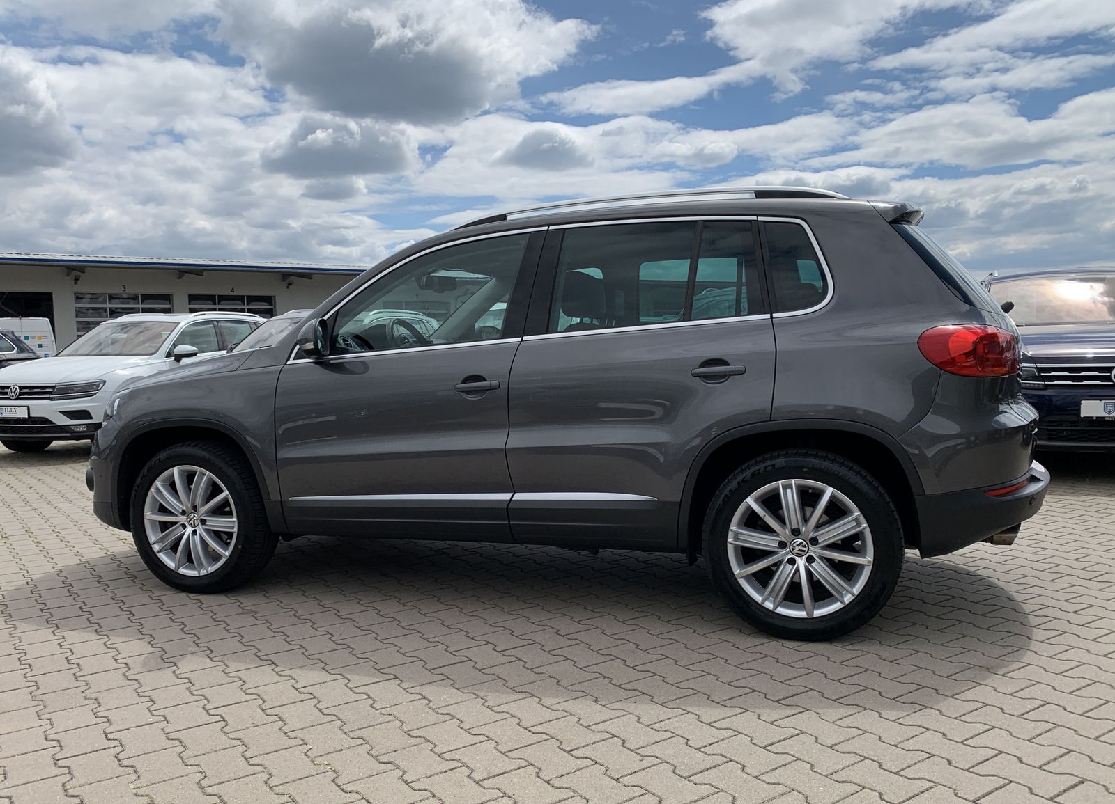 Fahrzeugabbildung Volkswagen Tiguan 1.4 TSI*Sport*AHK*STHZ*Tempomat*SHZ*