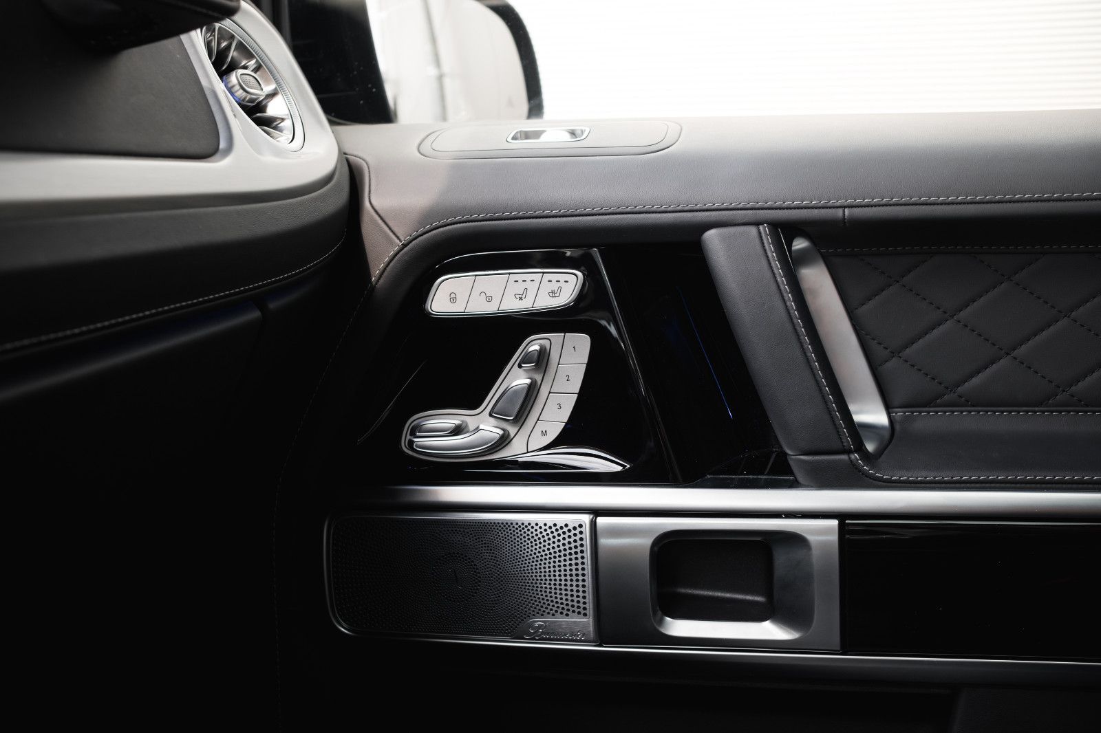 Fahrzeugabbildung Mercedes-Benz G 450d AMG Line-Kom.- Techn.-Night-Pak. SUPERIOR