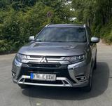 Mitsubishi Plug-in Hybrid Outlander 2.4 MIVEC PLUG-IN H... - graue Mitsubishi Plug-in Hybrid Outlander