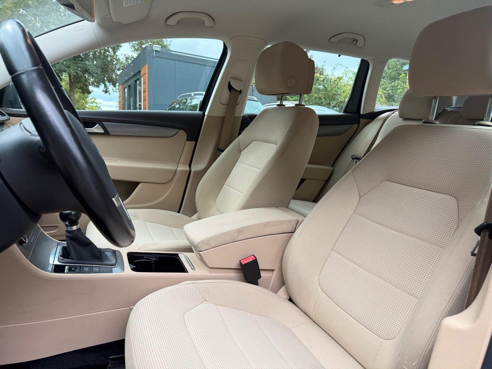 Volkswagen Passat 2011 — photo 9