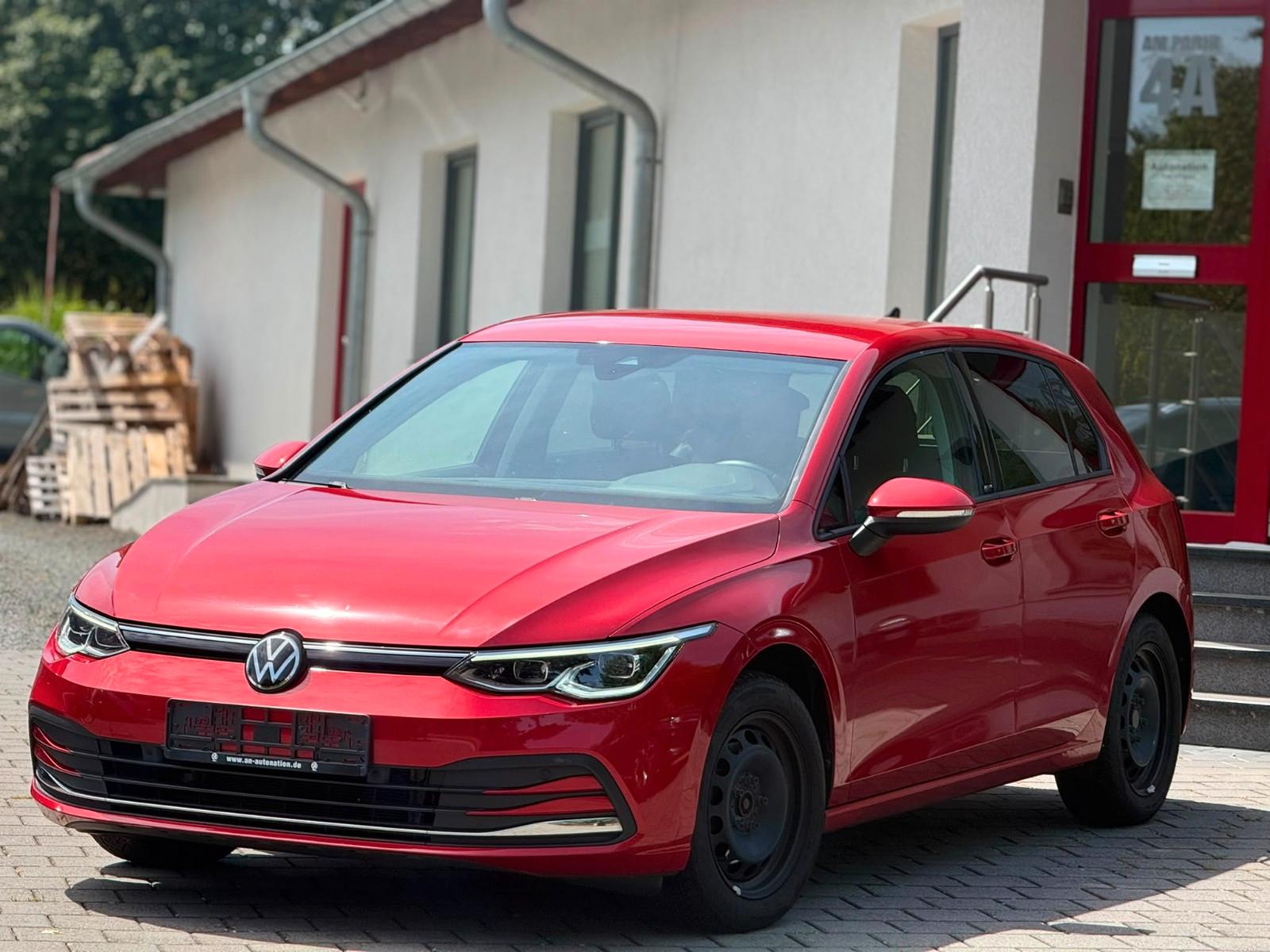 Volkswagen Golf VIII 1.5 TSI Active NAVI SHZ TMPT KLIMA NOA