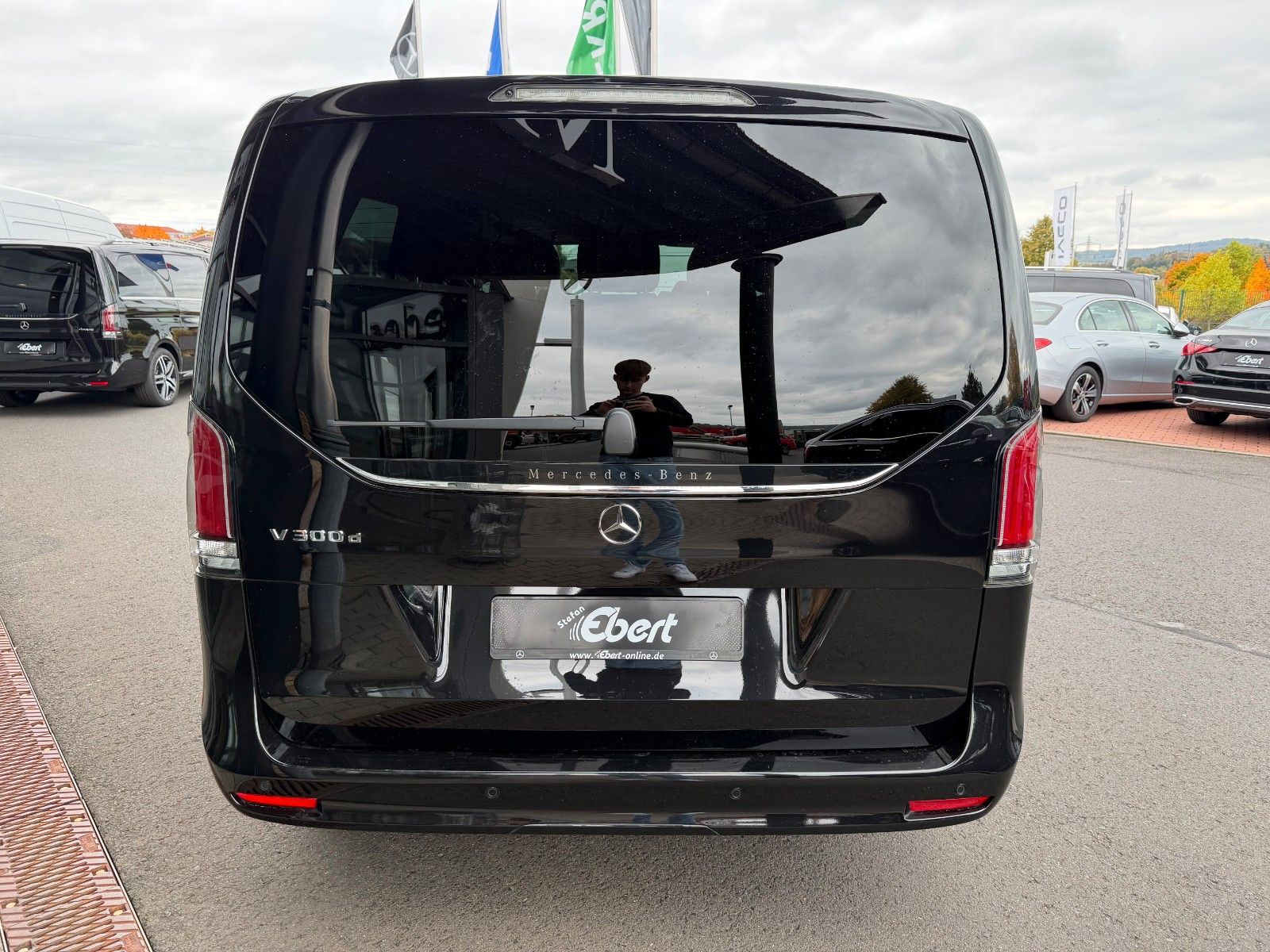 Fahrzeugabbildung Mercedes-Benz V 300 d AVANTGARDE Extralang 360Kamera Standh