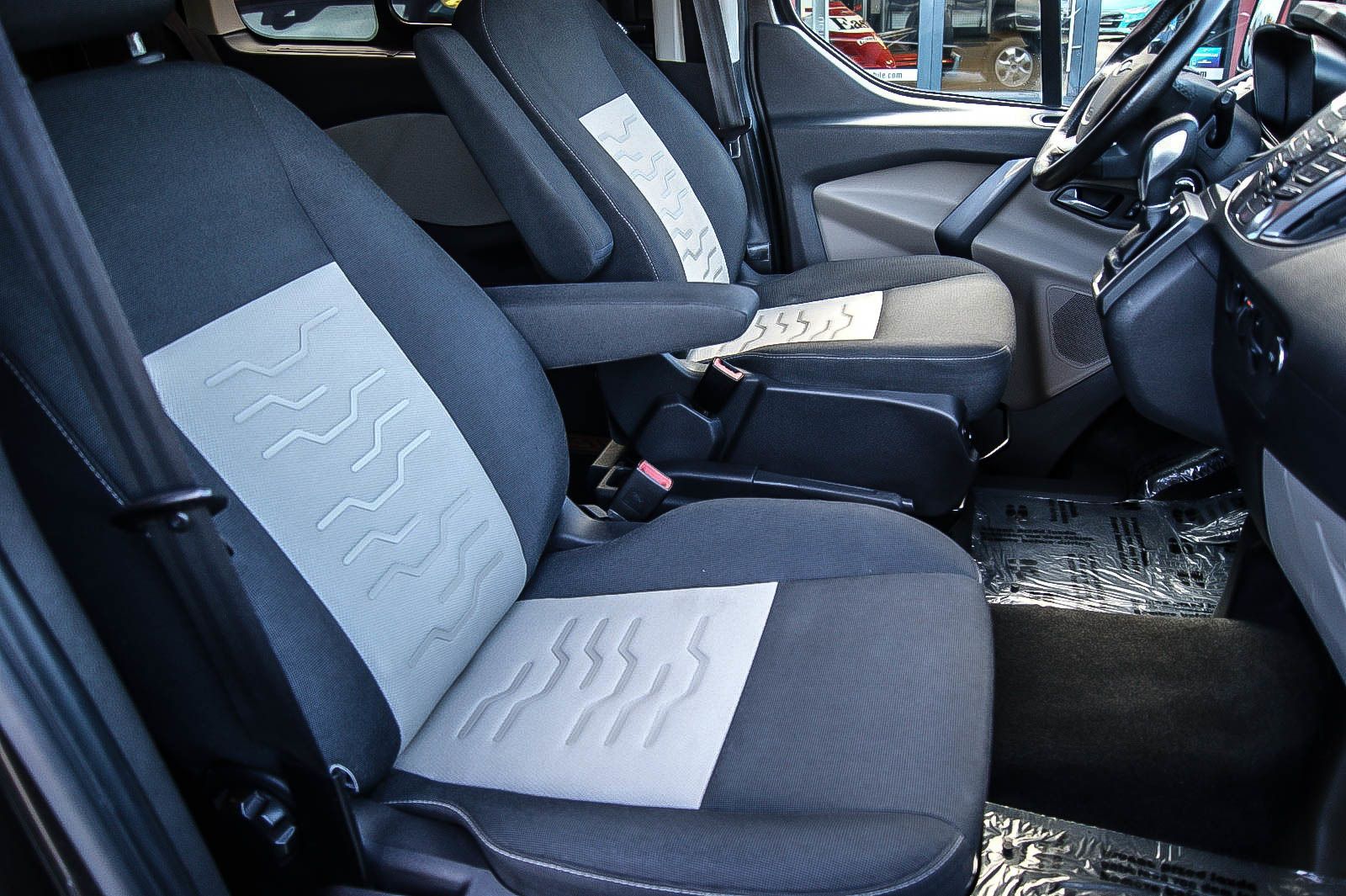Fahrzeugabbildung Ford Tourneo Custom 2.0TDCi Auto 8-SITZE NAVI 1.HAND