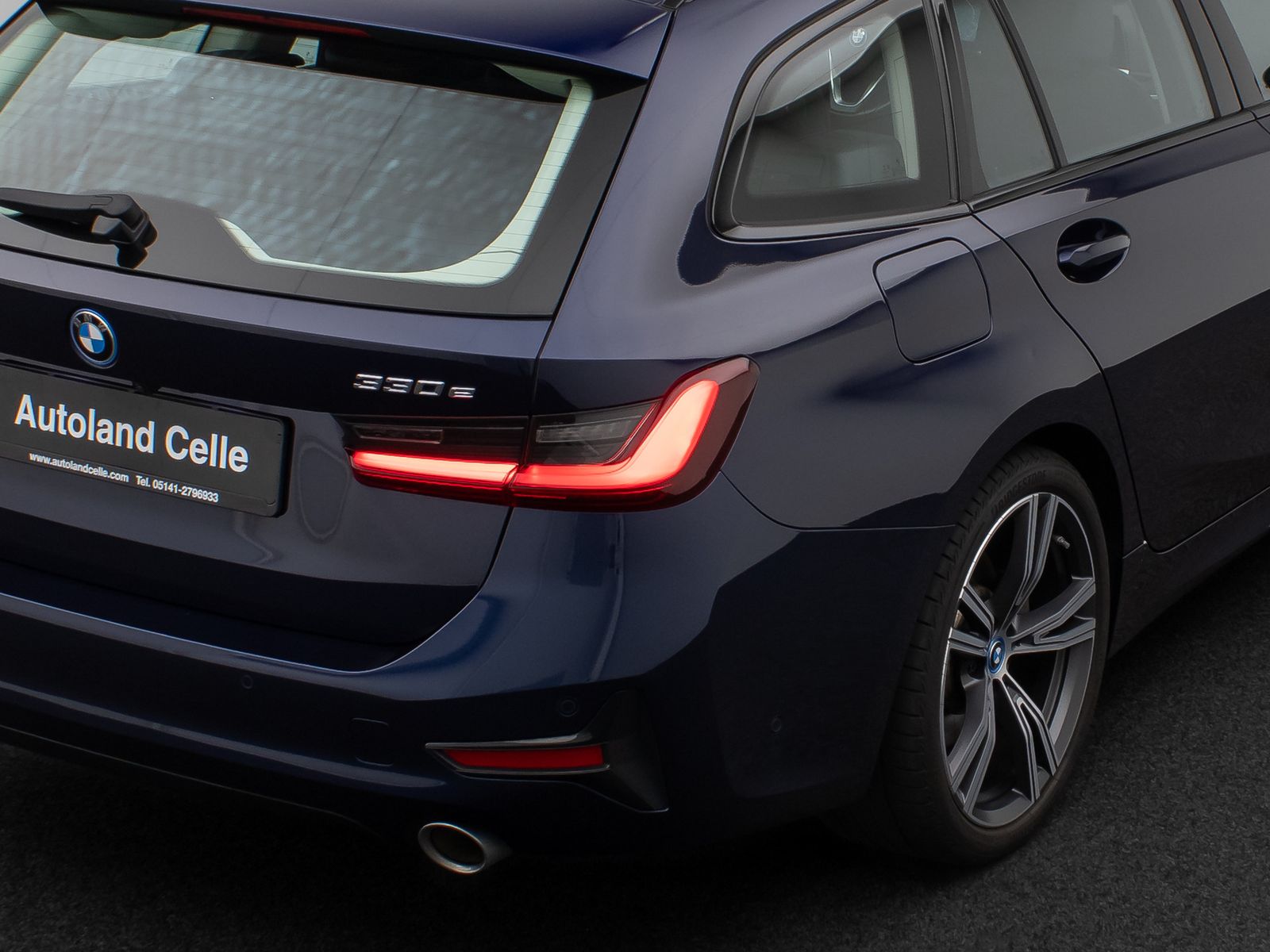Fahrzeugabbildung BMW 330e xD SportLine Pano Kamera Laser HUD DAB HiFi
