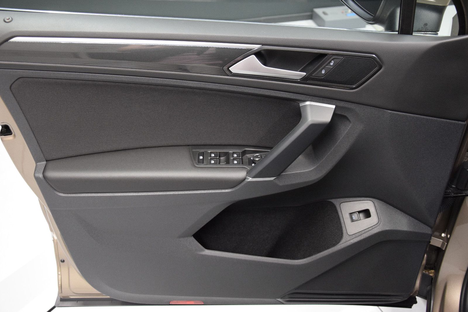 Fahrzeugabbildung Volkswagen Tiguan Highline 4Motion AHK el.Heckklappe ACC