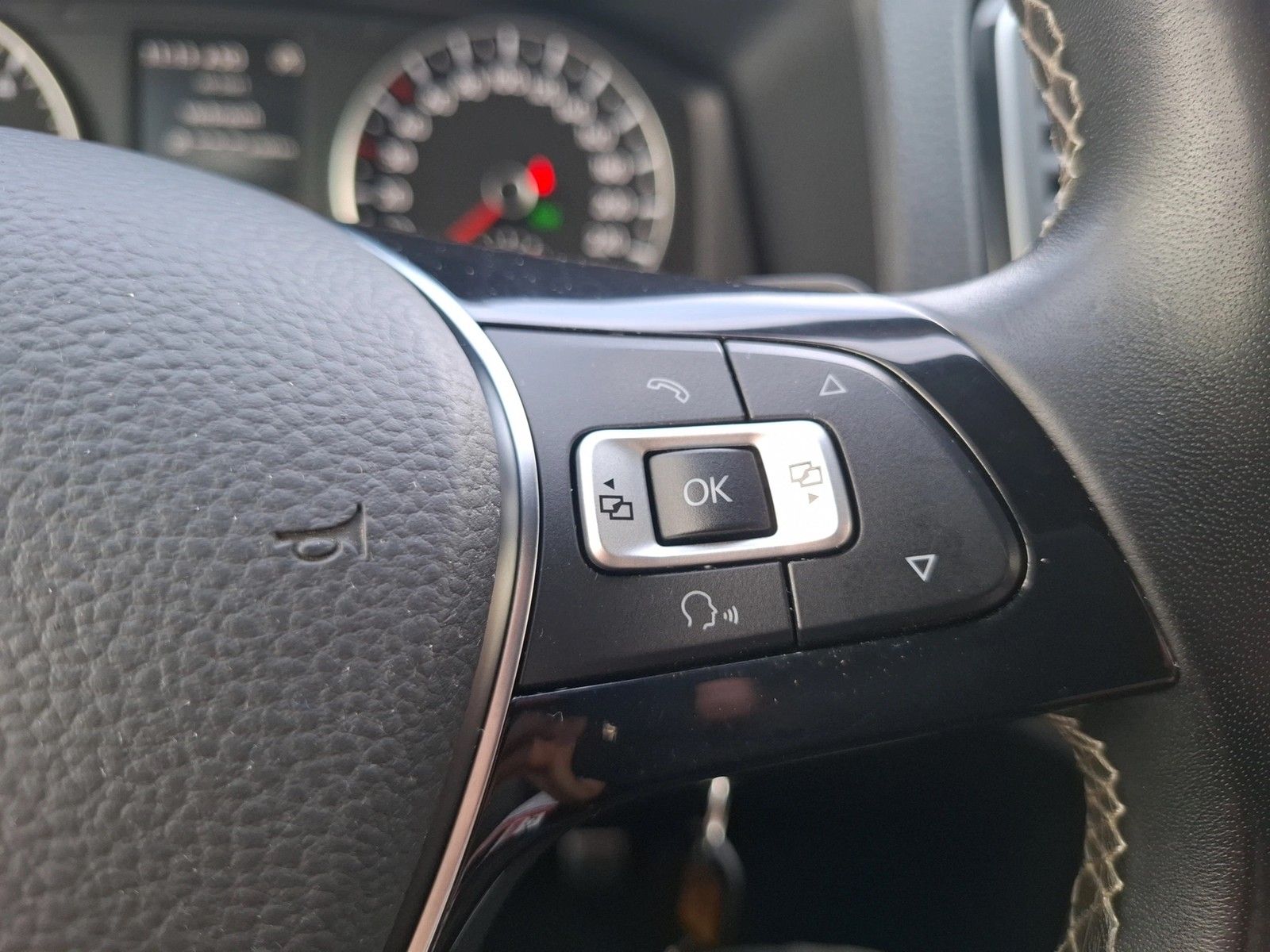 Fahrzeugabbildung Volkswagen Amarok TDI Aventura DC DSG 4M STH Xenon AHK Navi