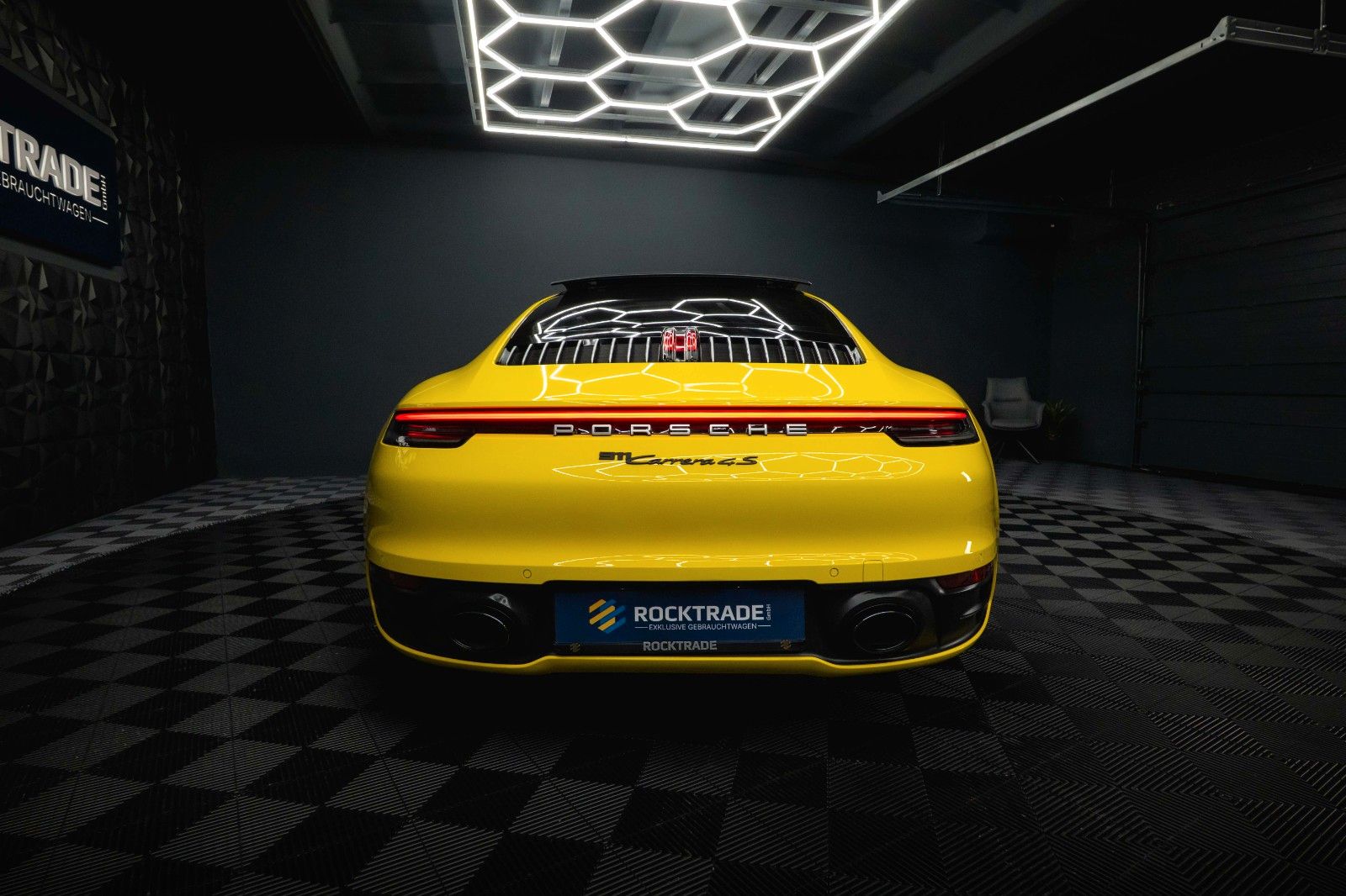 Fahrzeugabbildung Porsche 992 911 Carrera 4 S Sport-Chrono *Pano*LED*BOSE*