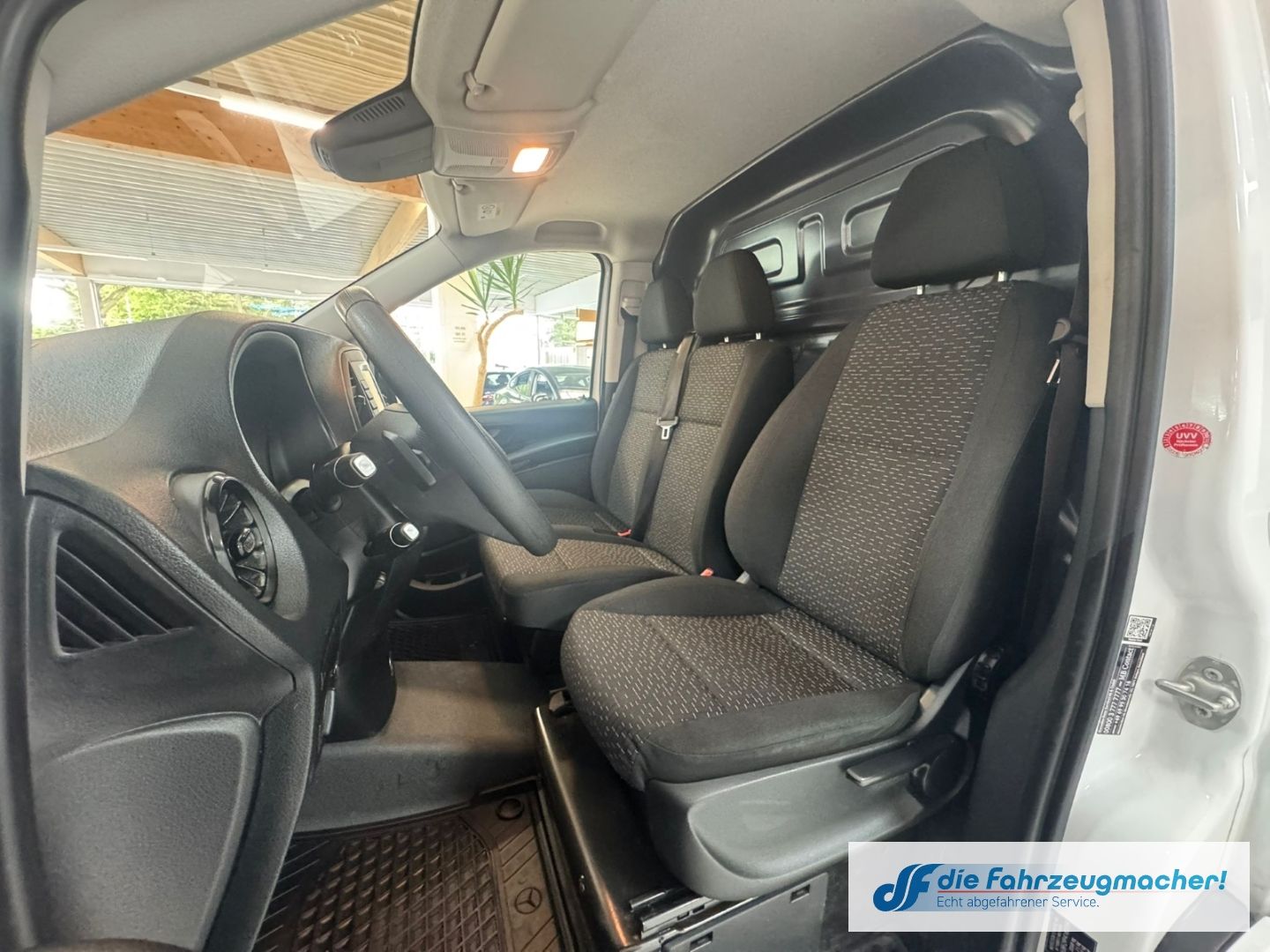 Fahrzeugabbildung Mercedes-Benz Vito Kasten e111 lang  LONG RANGE 60 DAB SHZ Rüc