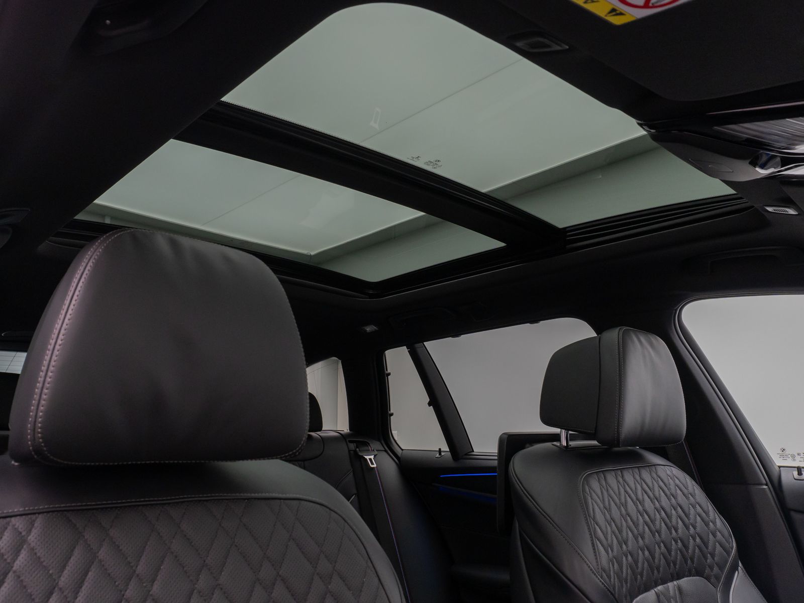Fahrzeugabbildung BMW 540d xD M Sport Panoram Kamer HUD H/K TV Massage
