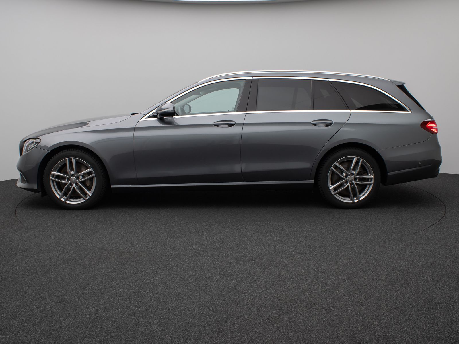 Fahrzeugabbildung Mercedes-Benz E 300 de Avantgarde Kamera AHK LED Standhzg AHK