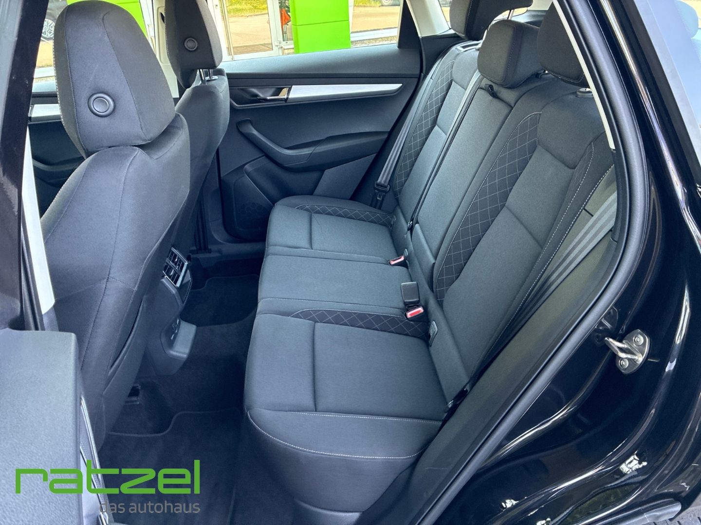 Fahrzeugabbildung SKODA Karoq Ambition TSI LED DAB SHZ Spurwechselassist