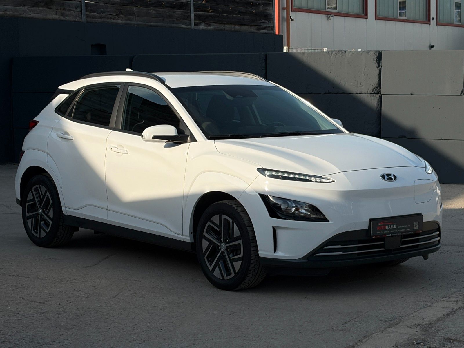 Fahrzeugabbildung Hyundai KONA E Select SHZ LHZ ACC LKA LFA Navi CarPlay