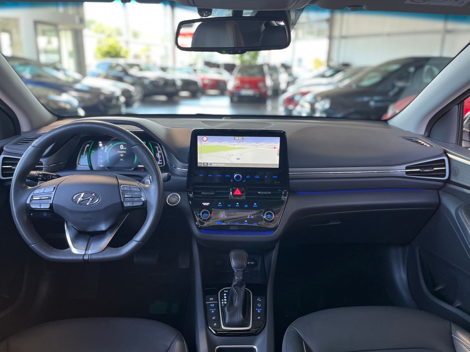 Fahrzeugabbildung Hyundai IONIQ Premium Prime Hybrid PANO LEDER LED