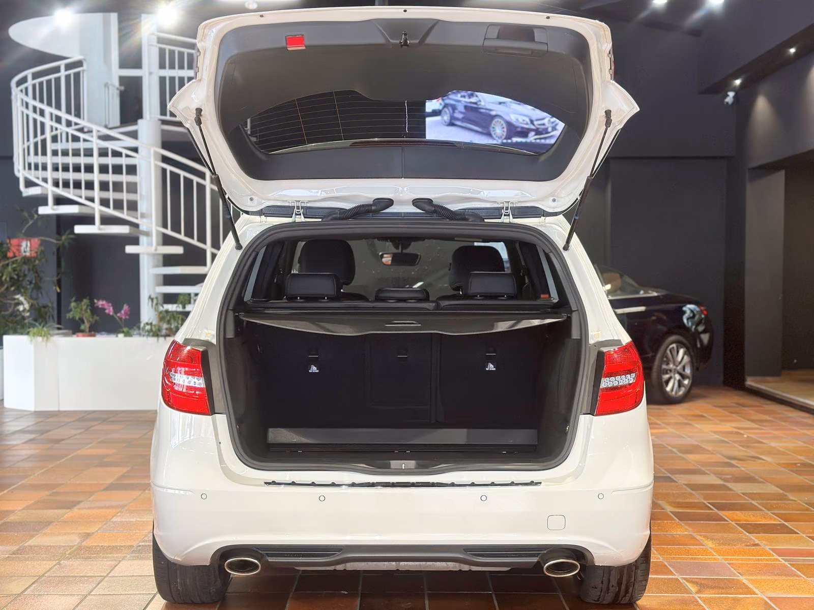 Mercedes-Benz B 180 AMG SPORTPAKET NIGHTPAKET SHZ 18"LM 1.HAND