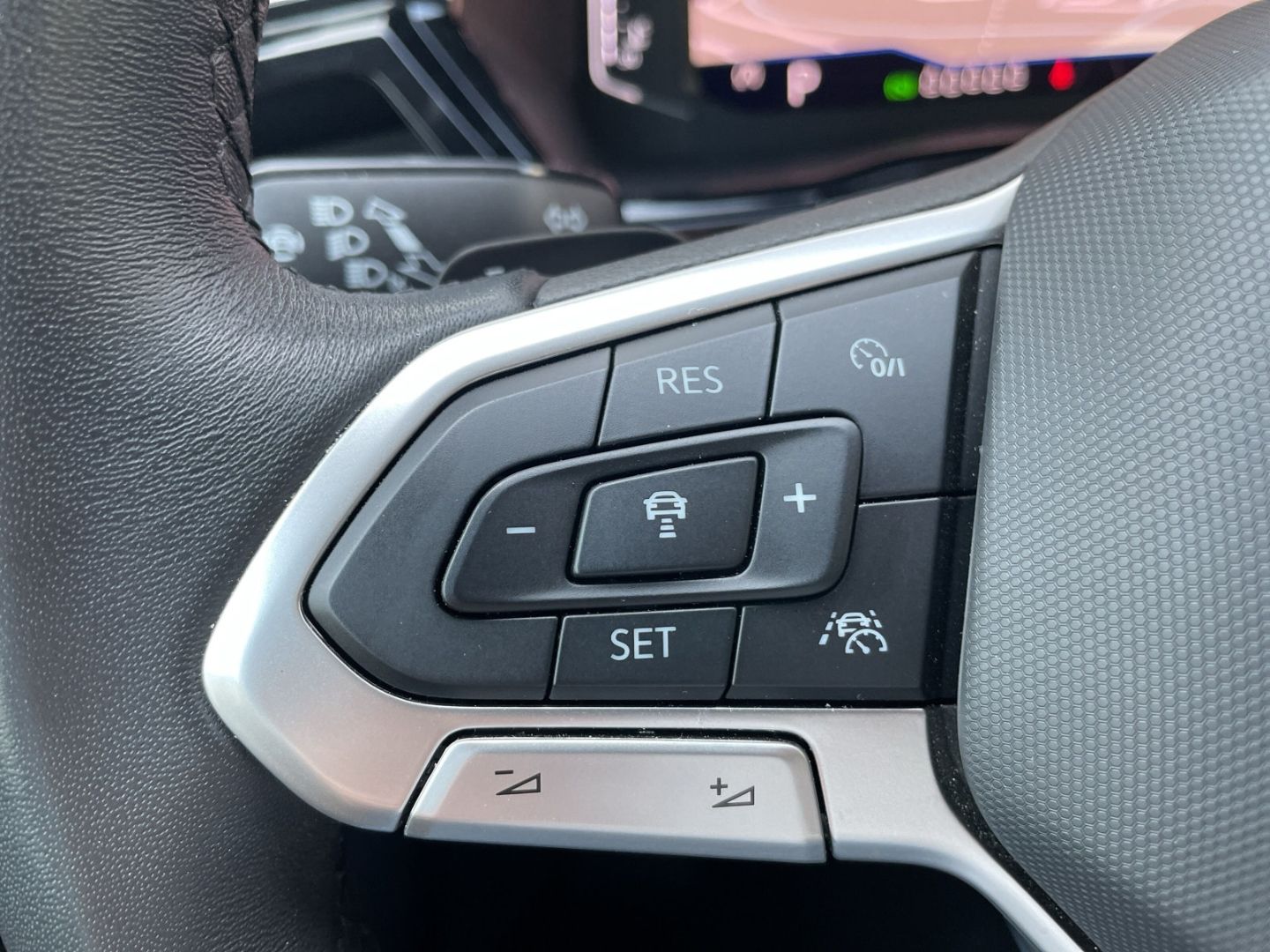 Touran 1.5 TSI DSG R-Line ACC/Navi/LED/Pano/CAM 