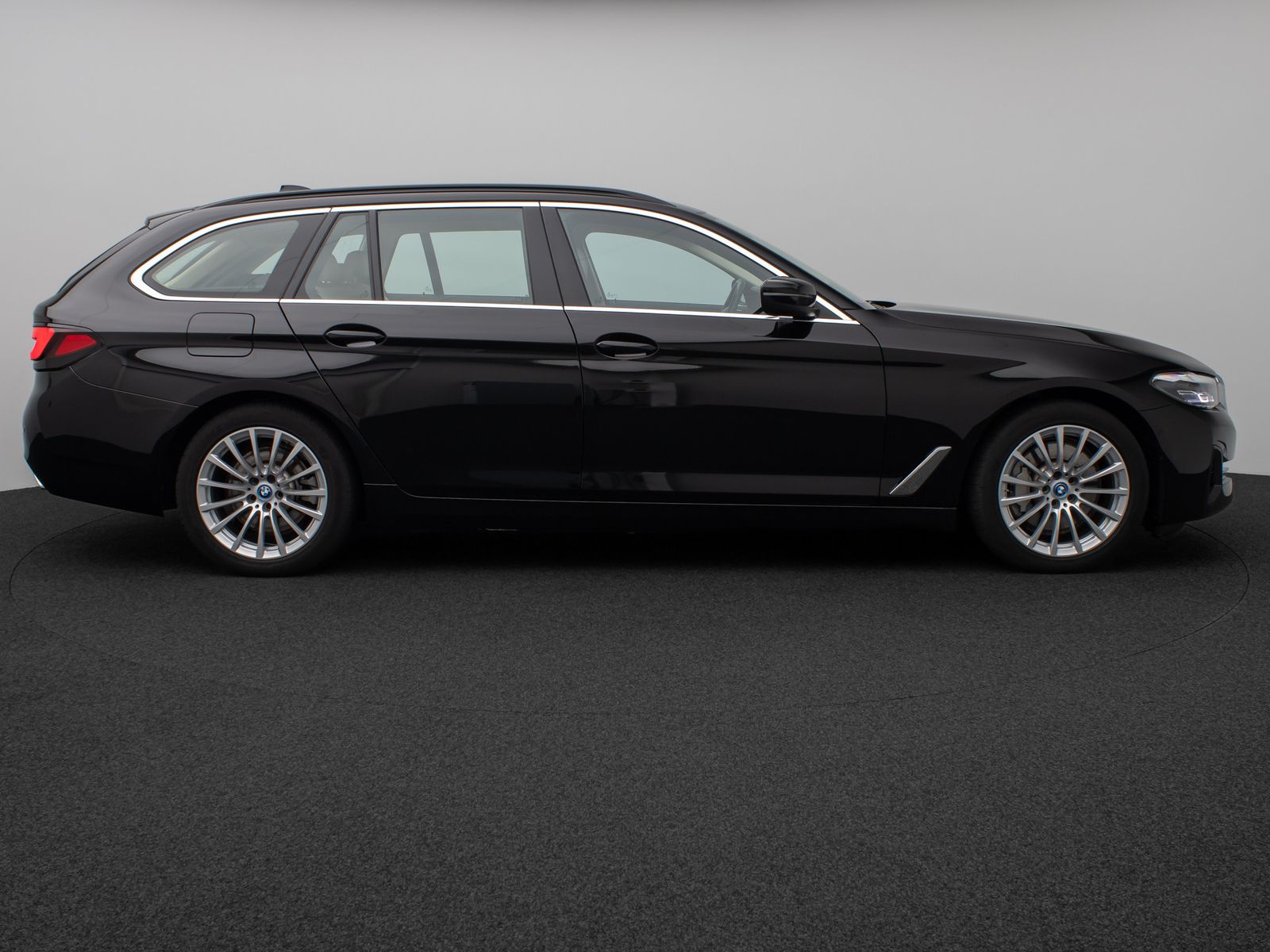 Fahrzeugabbildung BMW 530e xD DAB HiFi Leder Lenkradheizgung AHK Alarm