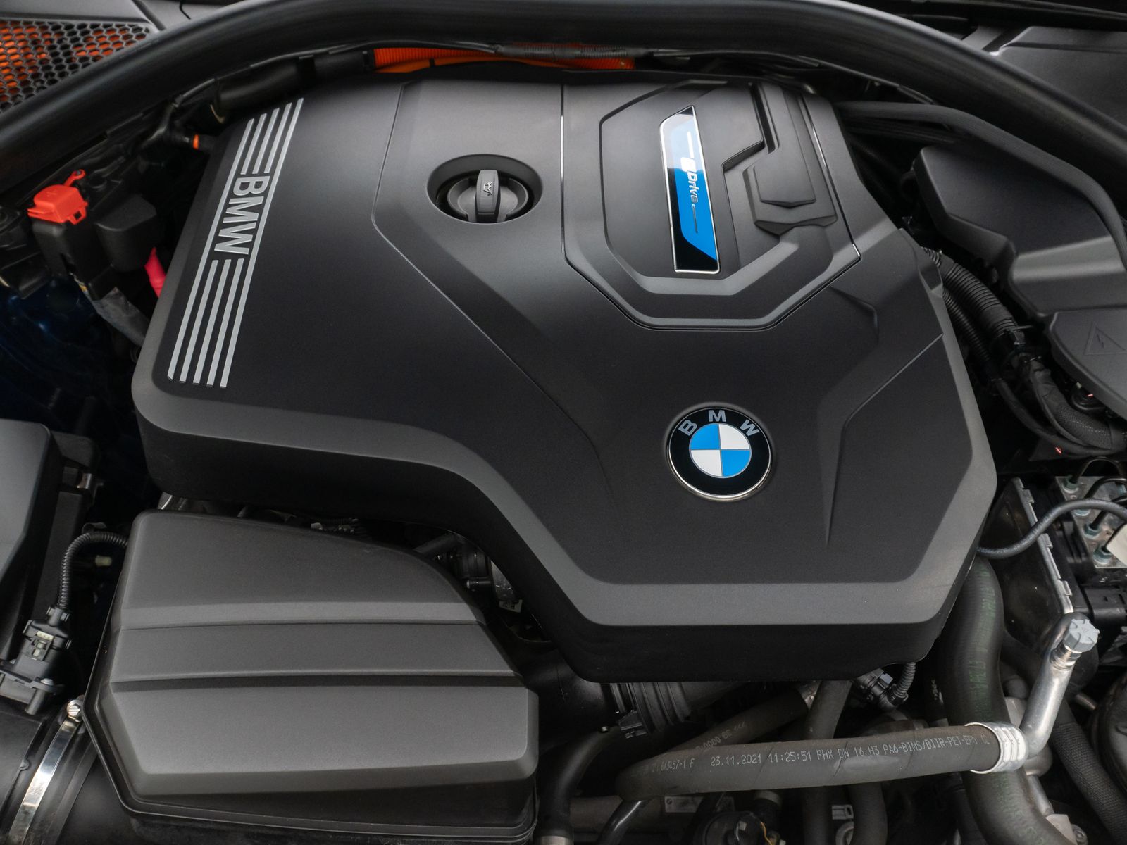 Fahrzeugabbildung BMW 330e xD Sport Line ACC Kamera DAB AHK Panorama