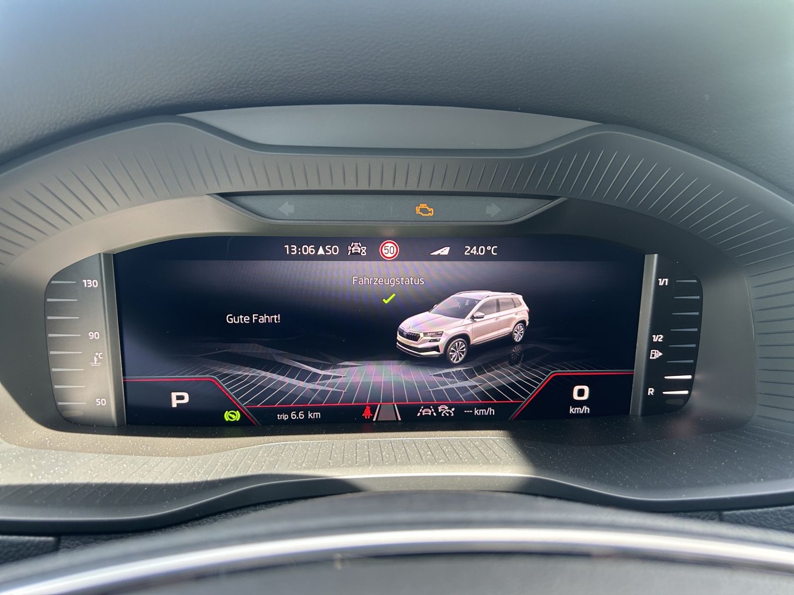 Fahrzeugabbildung SKODA Karoq 2.0 TDI Sportline MATRIX AHK