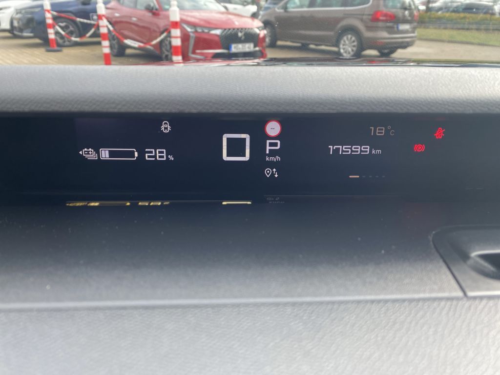 Fahrzeugabbildung Citroën e-C3 Aircross 113 Standard-Range MAX *LED*Nav*Ca