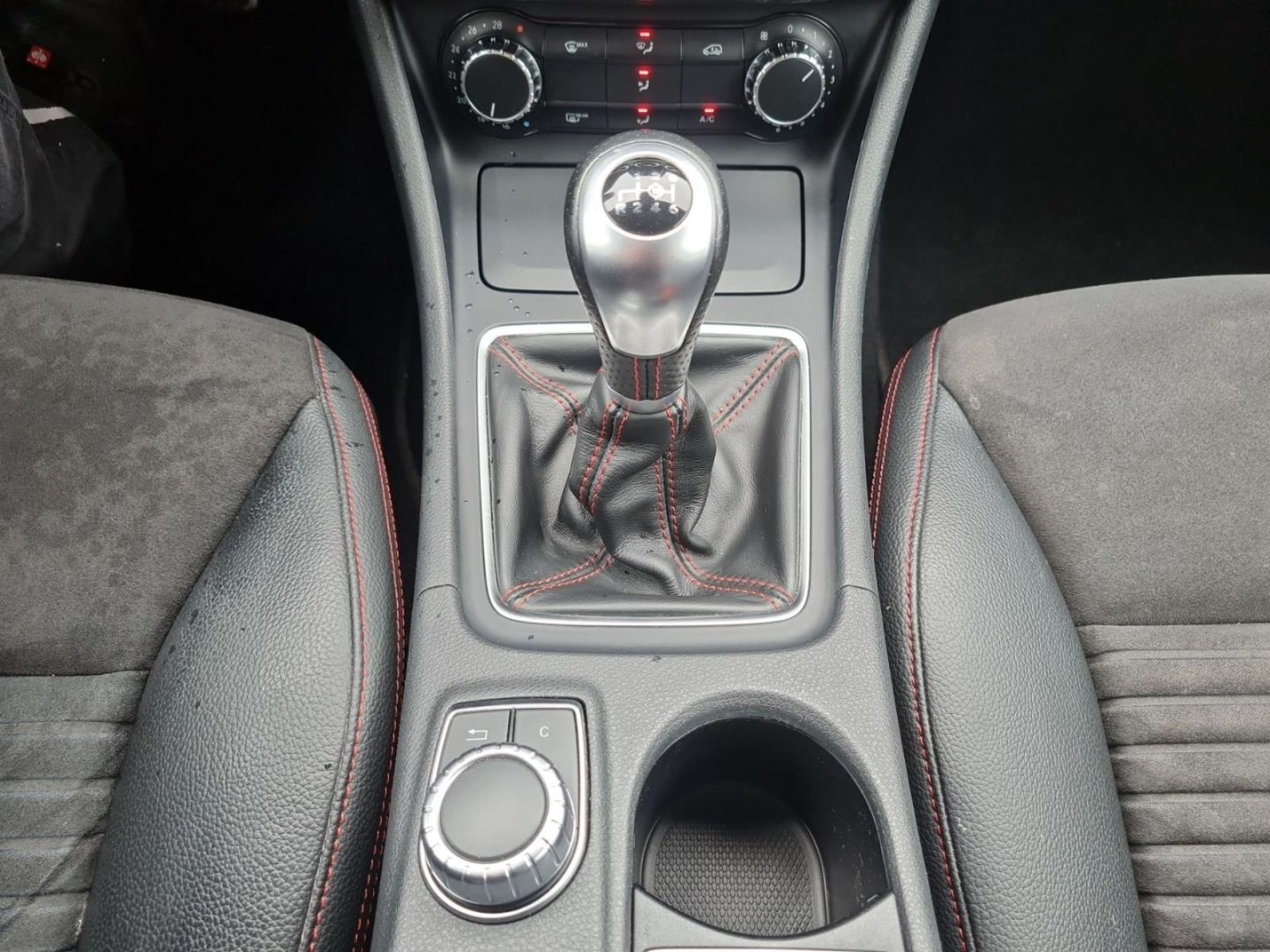 Fahrzeugabbildung Mercedes-Benz A 180 BlueEfficiency HU/AU Klima