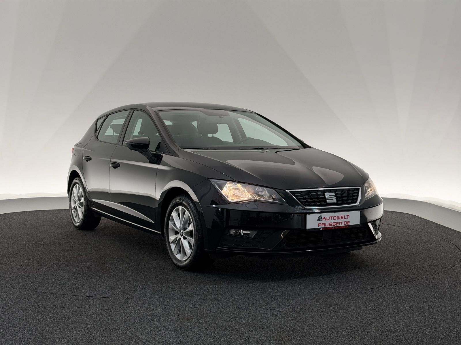 Gebrauchtwagen Seat Leon Leon 1.5 TSI*STYLE*TEMPOMAT-SHZ-NEBEL-NOTBREMS in Dirlos