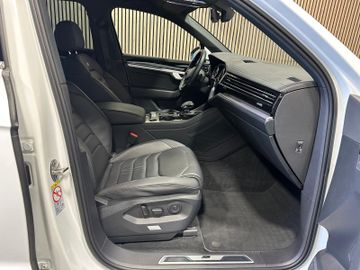 Volkswagen Touareg - 11