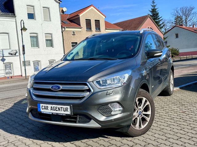 Ford Kuga Titanium AWD  KLIMAAUT+ XENON+ PDC+ KAMERA