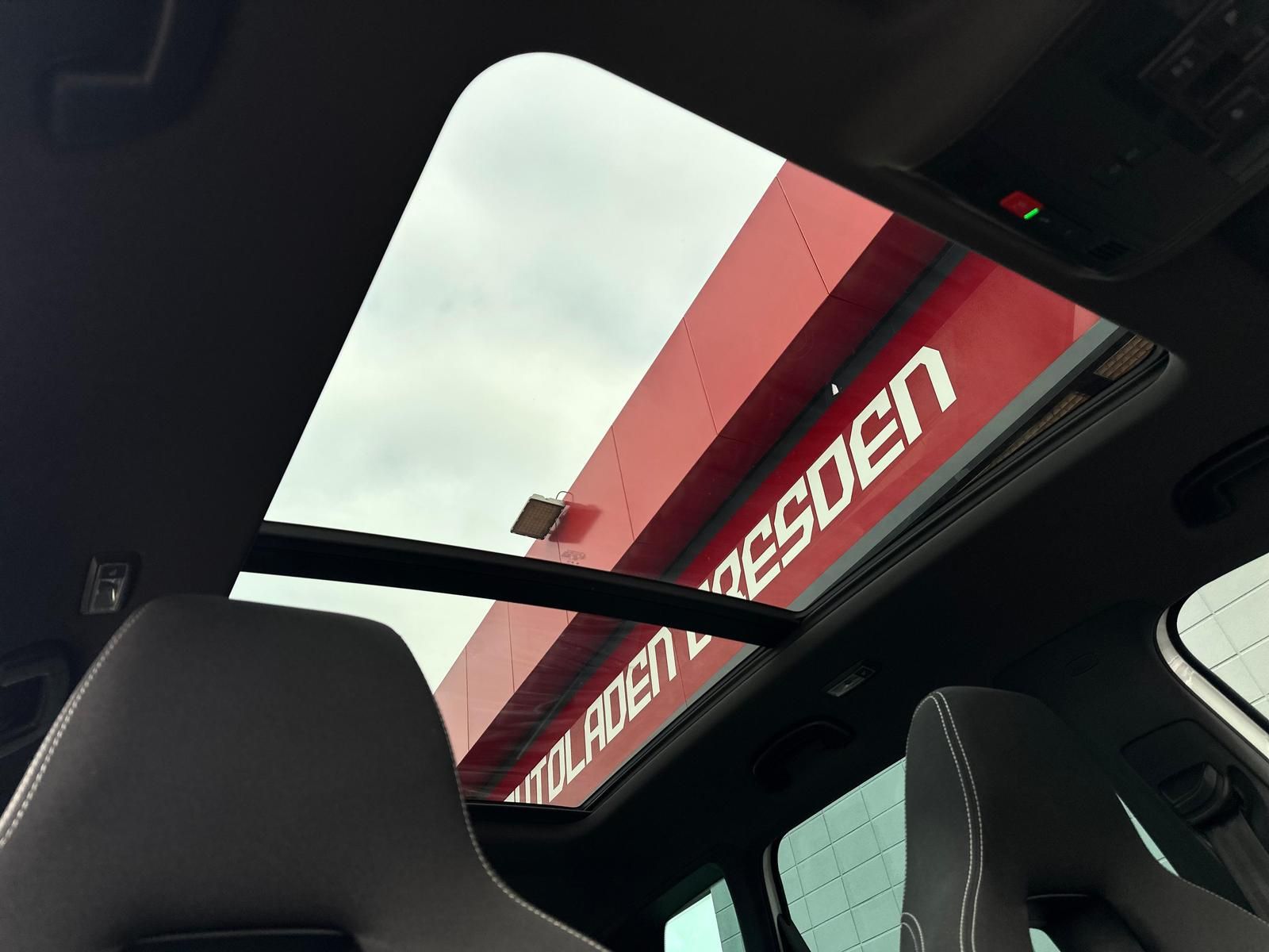 SKODA Karoq 2.0TSI SPORTLINE 4x4* LED#AHK#PANO#SH#KEYL - Image 25