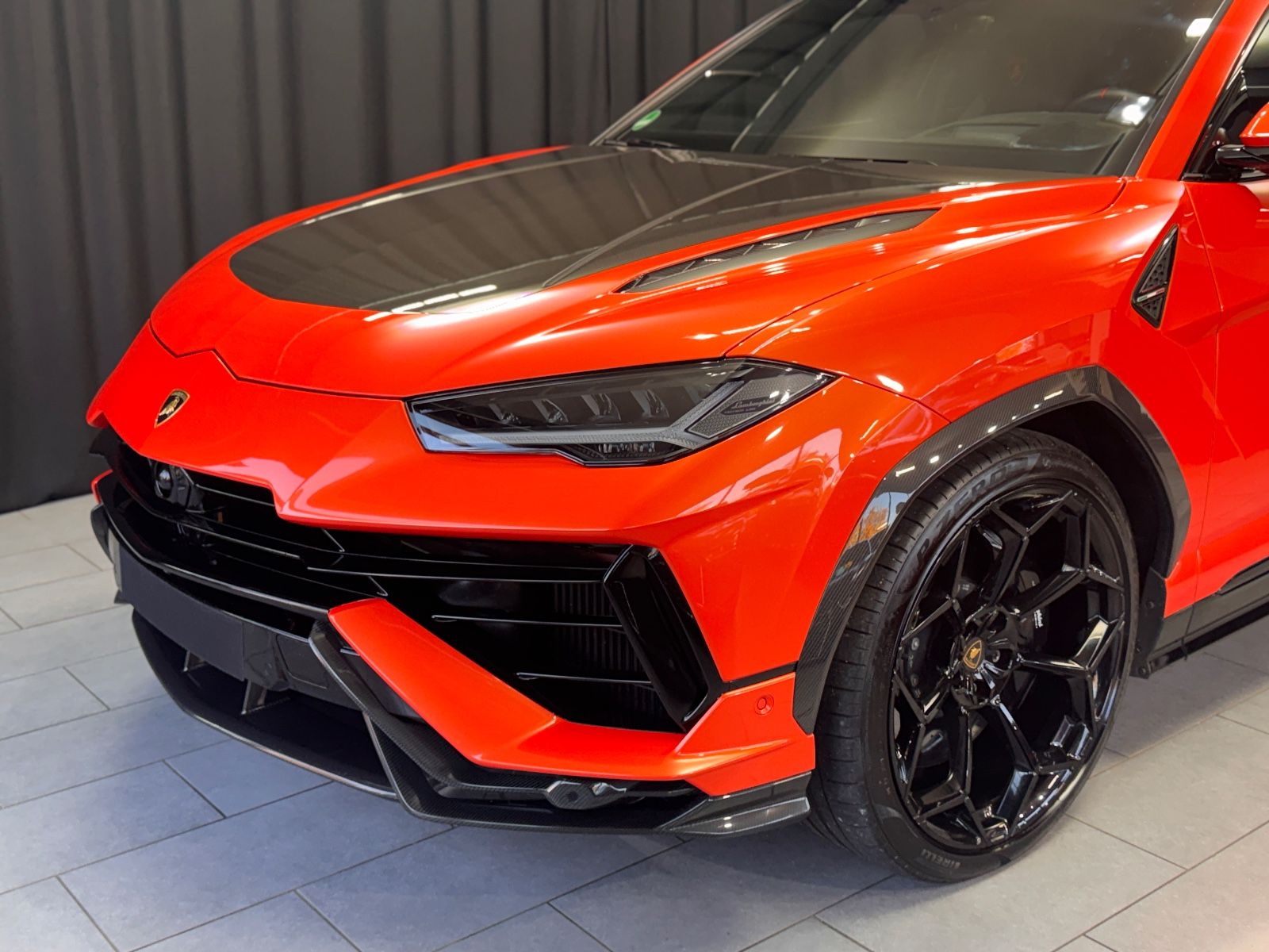 Fahrzeugabbildung Lamborghini Urus Performante|FULL-CARBON|AKRAPOVIC|MASSAGE|