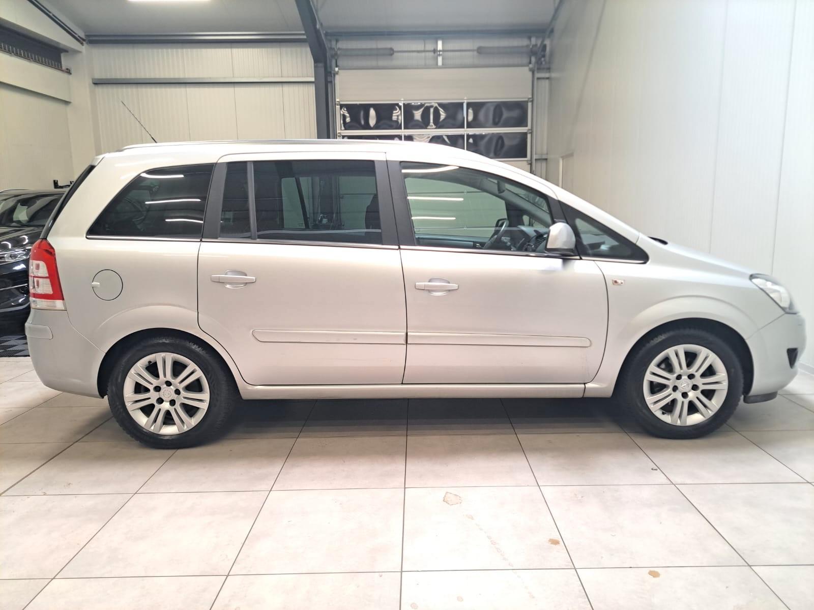 Opel Zafira B 1.8 / 7SITZER  / XENON AHK / SHZ