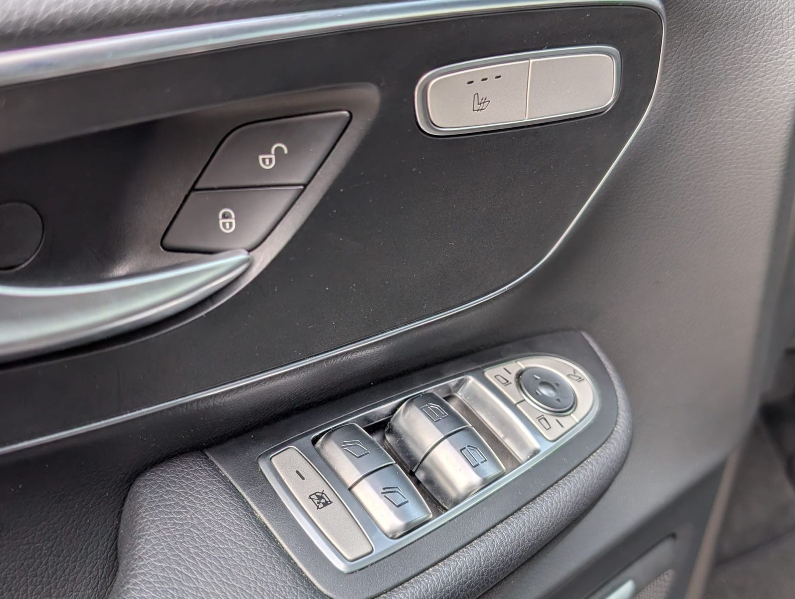 Fahrzeugabbildung Mercedes-Benz V 250 d AMG lang LEDER*DISTR.*BURM.*StandH.*LED