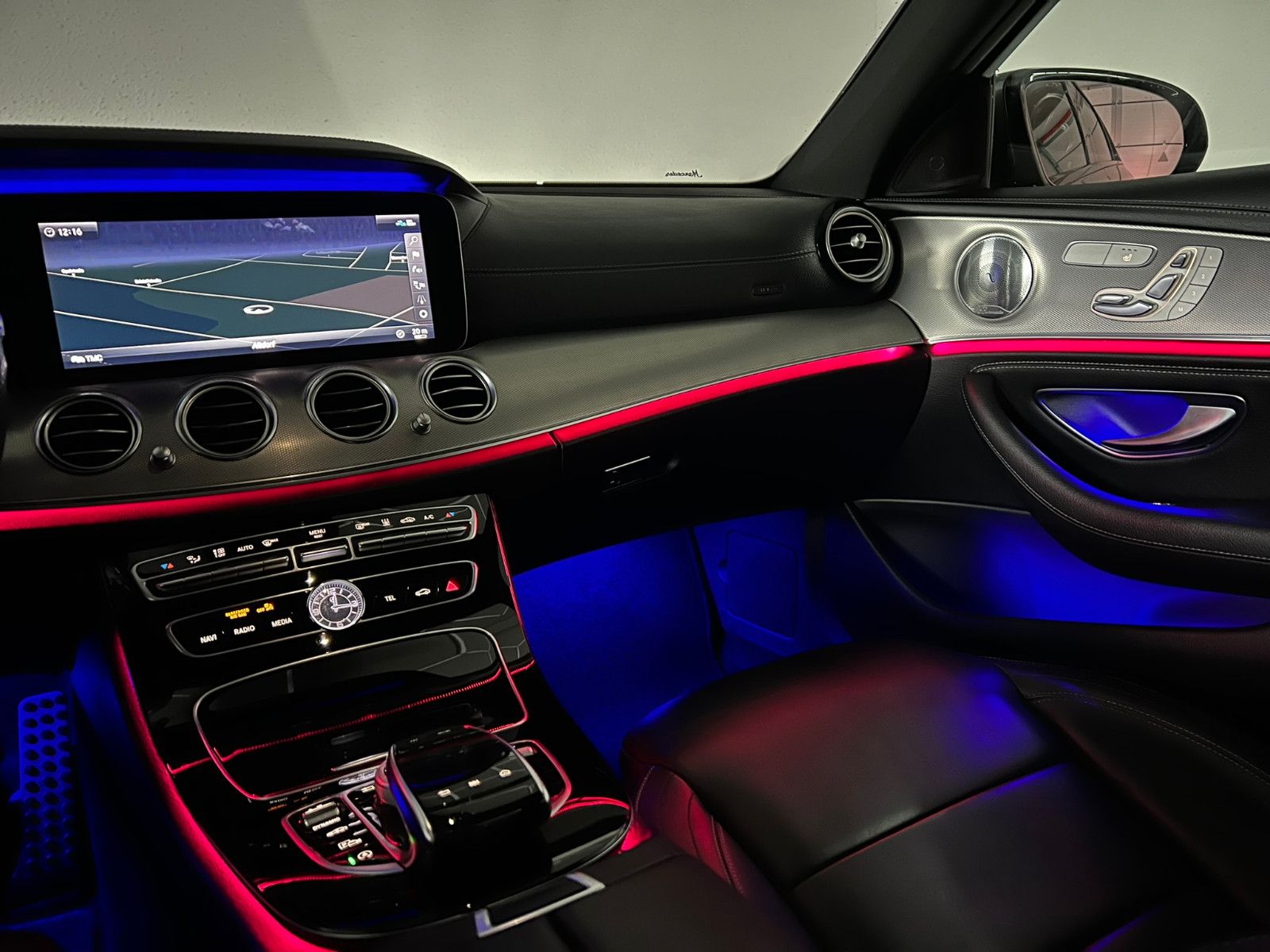 Fahrzeugabbildung Mercedes-Benz E350d AMG-LINE/PANO/BURMESTER/WIDESCREEN/AMBIENT