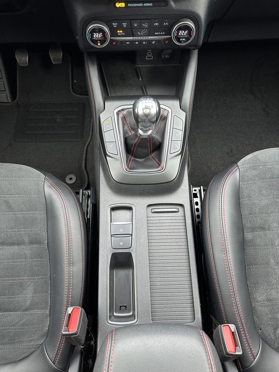 Fahrzeugabbildung Ford Kuga 2.0 EB ST-Line X NAV+LED+AHK+PANO+VCOCK+B&O