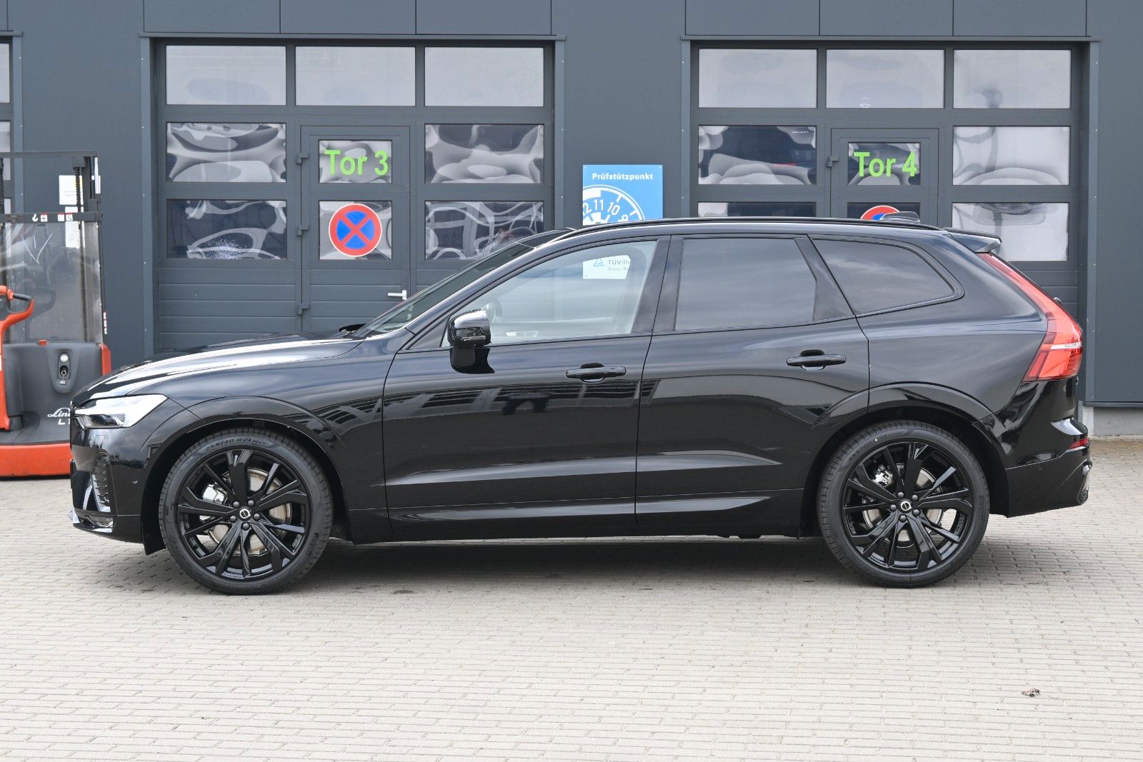 Fahrzeugabbildung Volvo XC60 B5 AWD Ultra Black Edition*LED*PANO*360*B&W