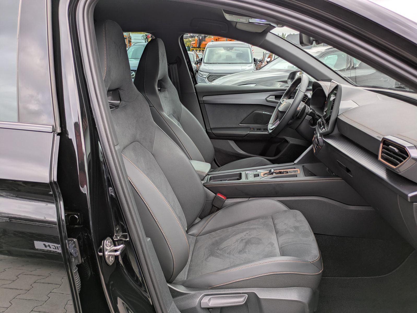 Fahrzeugabbildung CUPRA Leon 2.0 TDI MATRIX*Dinamica*Sennheiser*Int.DRIV