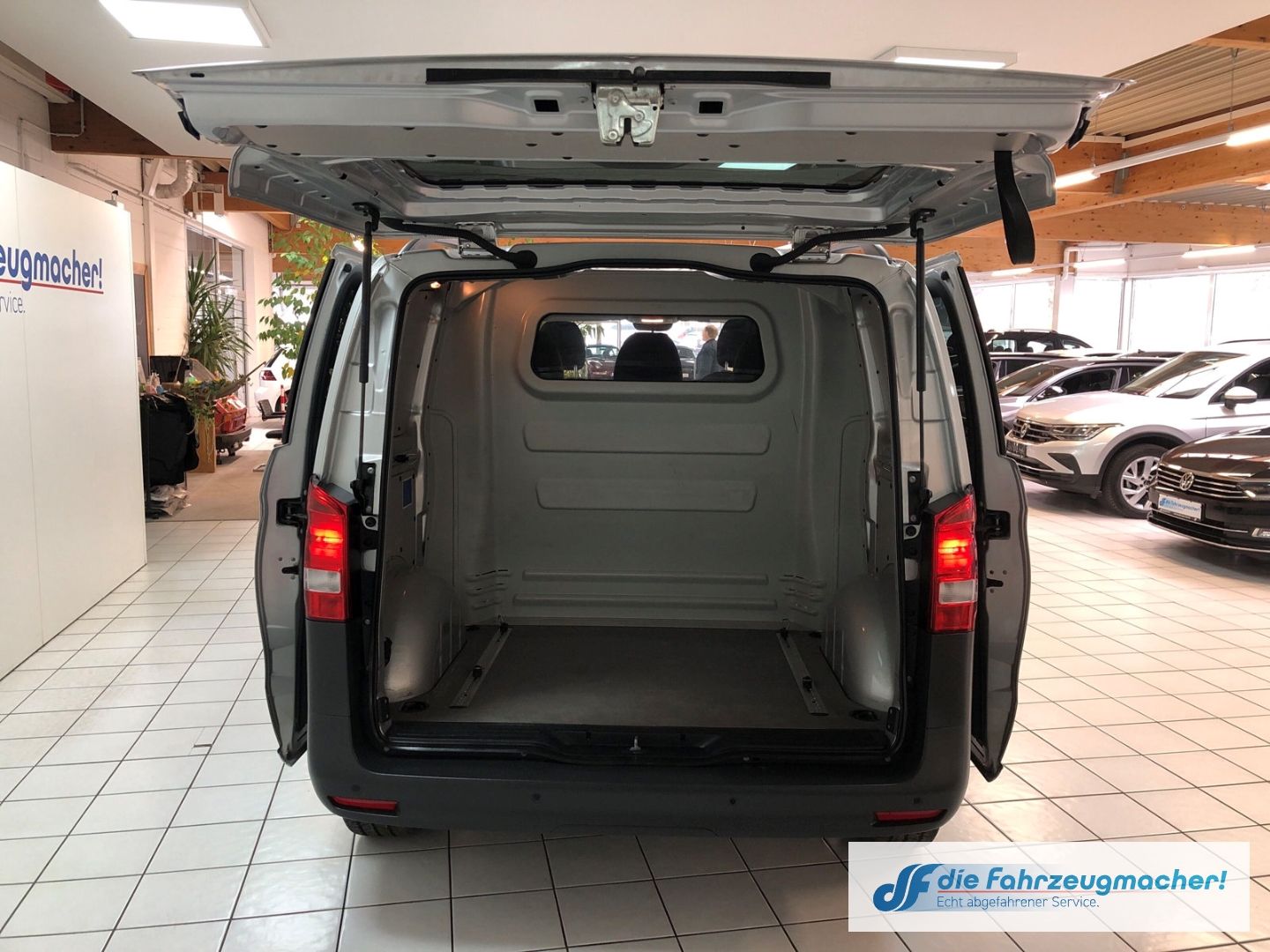 Fahrzeugabbildung Mercedes-Benz Vito Mixto 114 CDI 4x4 kompakt Navi Digitales Co