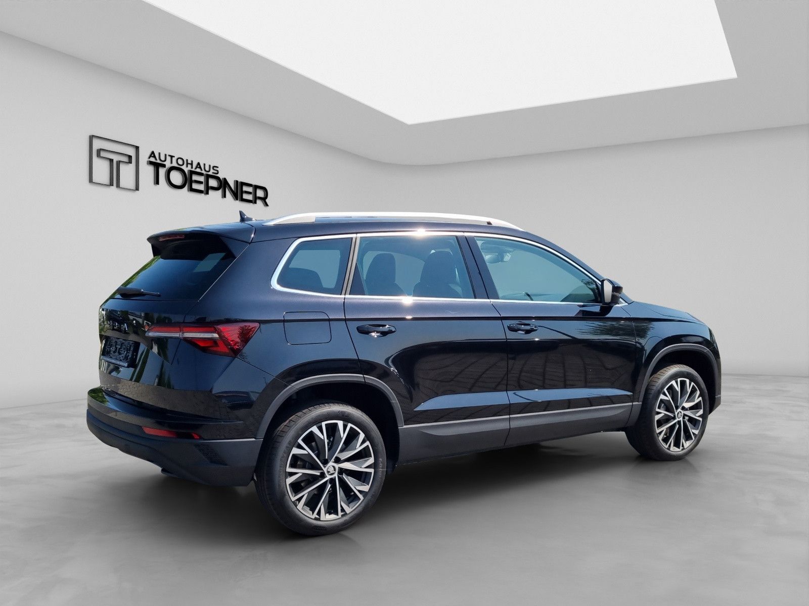 Fahrzeugabbildung SKODA Karoq Balance 2,0 TDI AHK Info 18" Fahrassi+