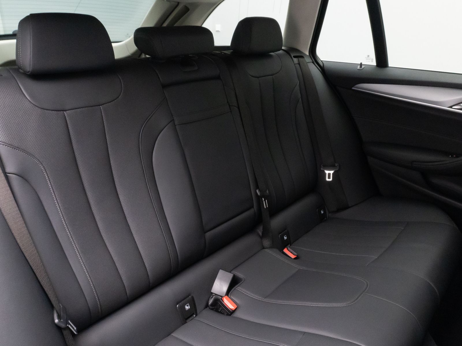 Fahrzeugabbildung BMW 520d Kamera DAB 4xKlima AHK Alarm Leder Sport
