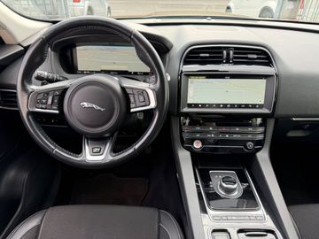 Jaguar F-Pace - 10