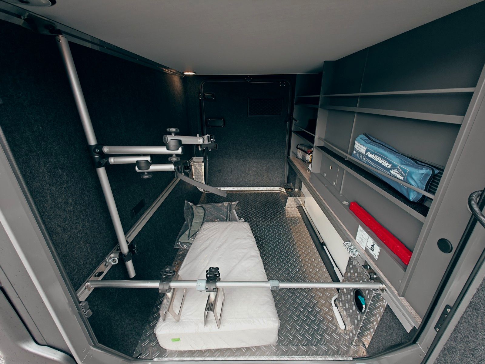 Fahrzeugabbildung HYMER / ERIBA / HYMERCAR B-KLASSE MC T 680 X - PTS SELENITGRAU MAGNO