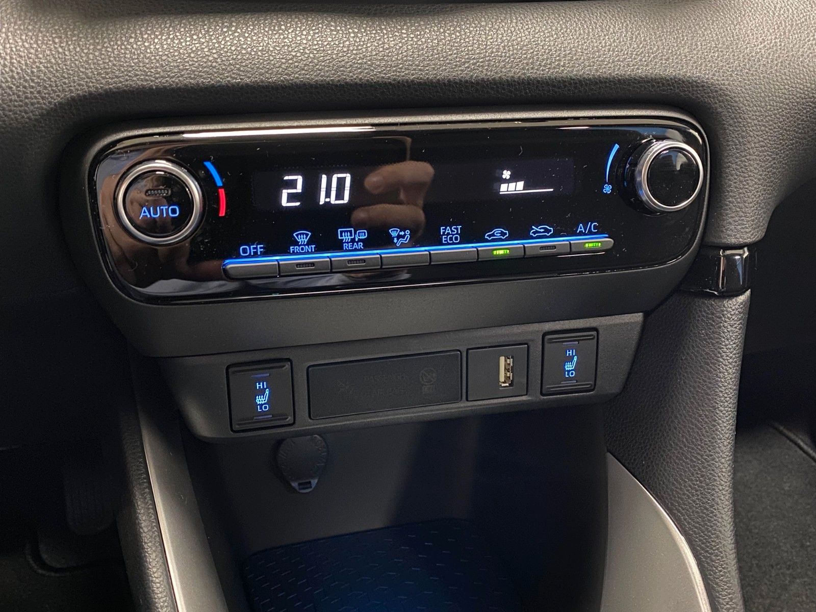Fahrzeugabbildung Toyota Yaris 1.5 VVT-i Hybrid CVT Comfort+KAMERA+SHZ