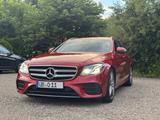 Mercedes-Benz E 220d T AMG Line Autom. AMG Line - Mercedes-Benz E 220: Rot