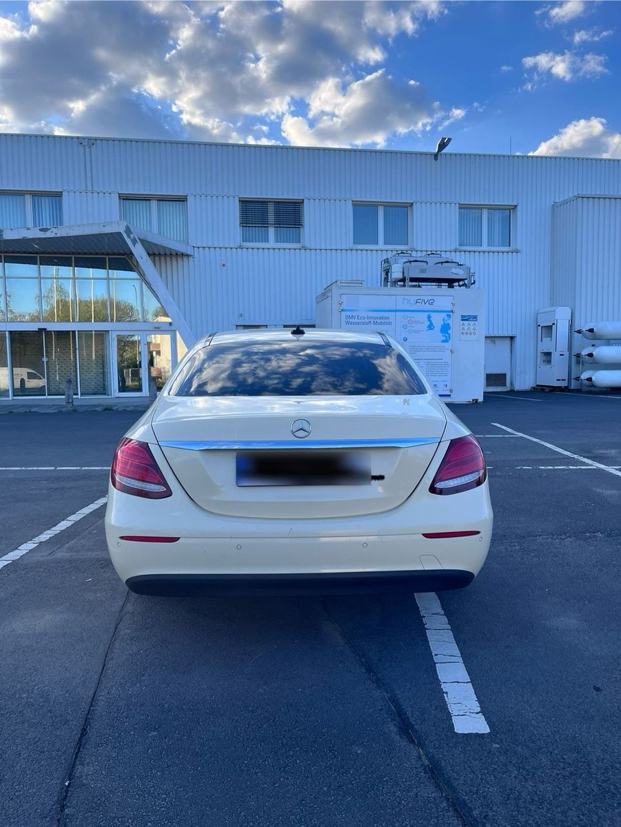 MERCEDES-BENZ Mercedes-Benz E 200 d Limousine
