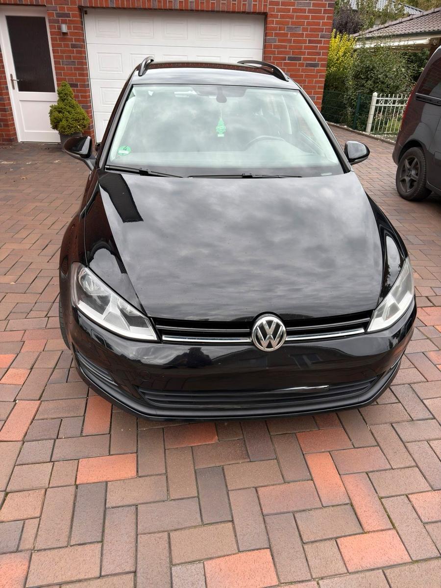 Volkswagen Golf 2014 — салон