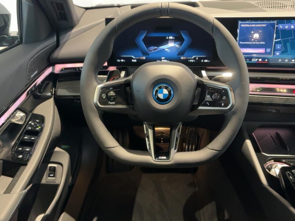 BMW i5 eDrive40 Sportpaket HUD AHK-klappbar AHK Navi